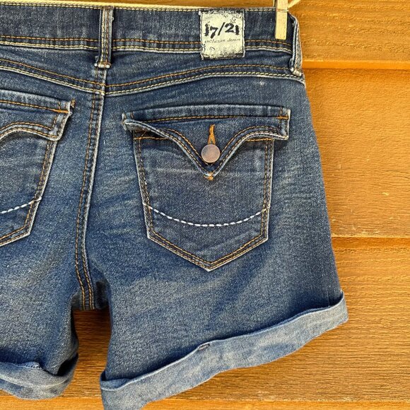 17/21 Exclusive Denim HIgh Rise  Cuffed Blue Jorts Jean Shorts SIze 2 - Picture 6 of 7